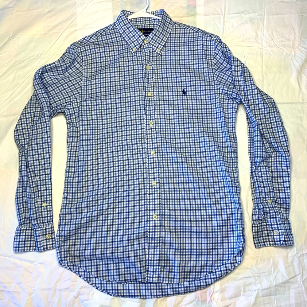 Ralph Lauren men’s slim fit long sleeve dress shirt.